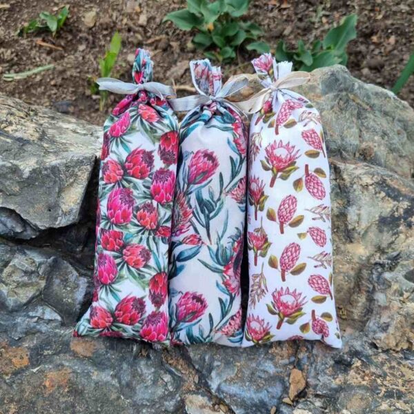 handmade Lavender and eucalyptus - vanilla and rooibos - lemongrass fragrance bags sachet gifting scent bags (3)